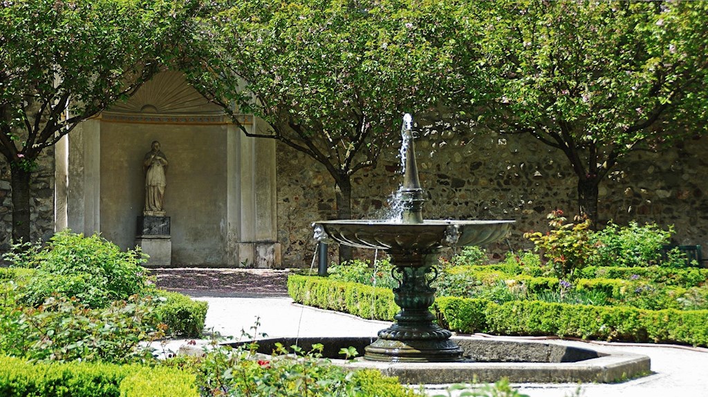 Il-Giardino-dei-Signori-o-giardino-del-Palazzo-Vescovile-a-Bressanone-jpg