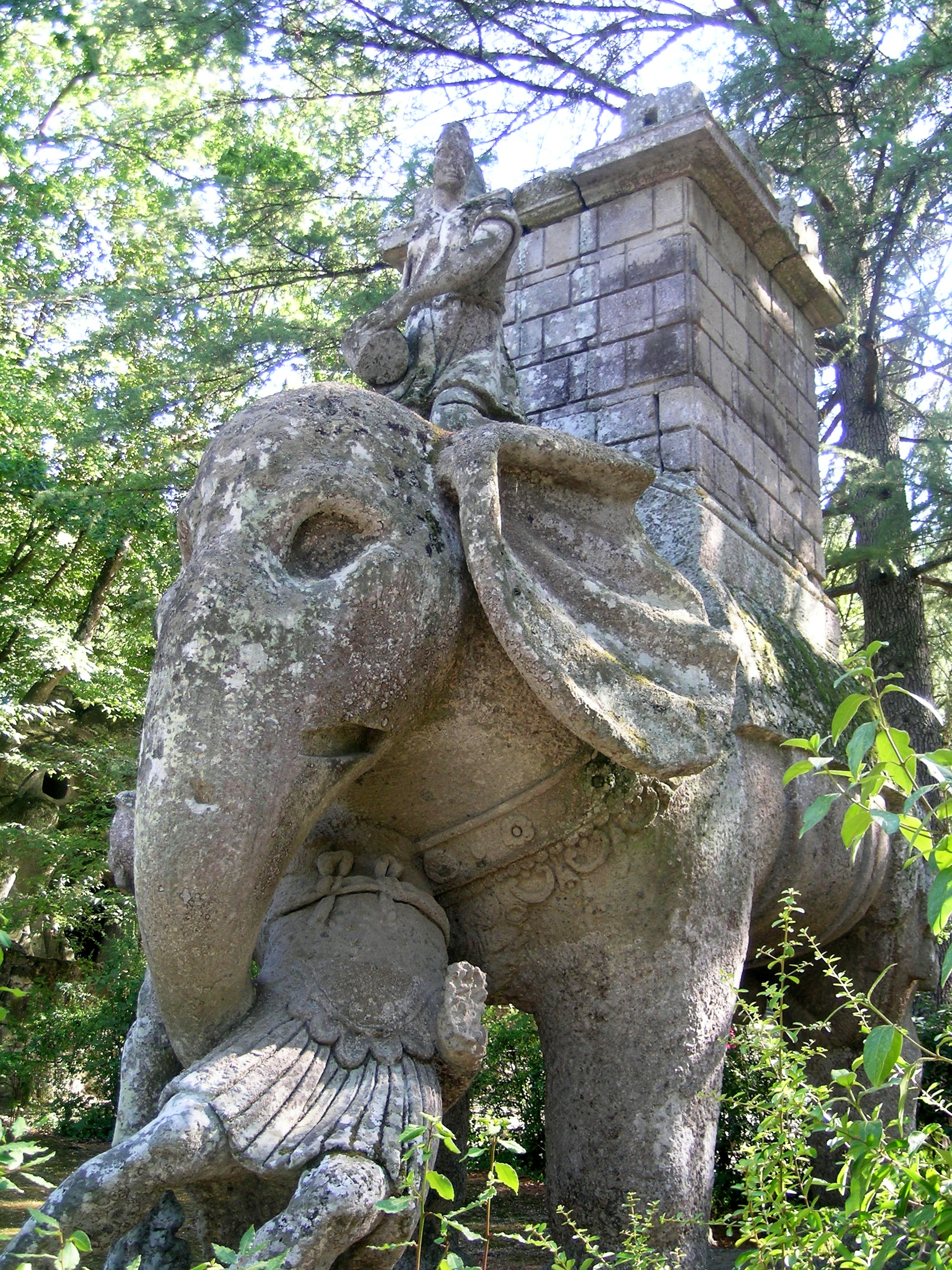 bomarzo-parco-mostri-elefante