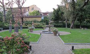 290px-palazzo-della-gherardesca-giardino-13
